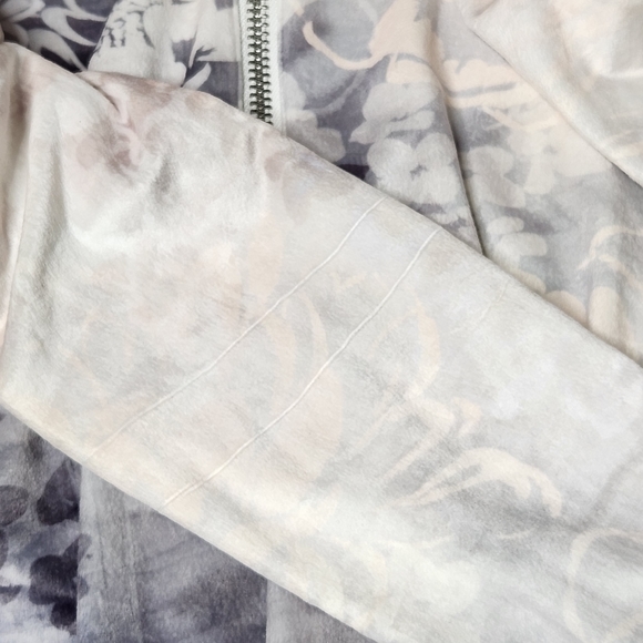 Soft Surroundings Corrina Floral Top - Picture 6 of 6